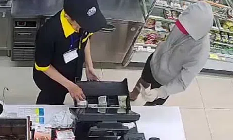 Nhân viên cửa hàng ở TP.HCM bị cướp khống chế